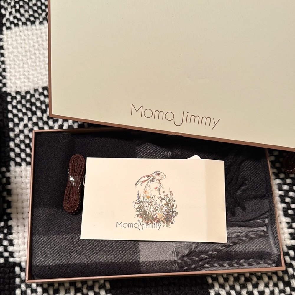 Momo Jimmy Black and Gray Scarf